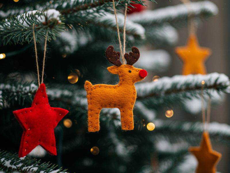 winter crafts: diy felt ornaments featuring reindeer and stars for a charming holiday tree